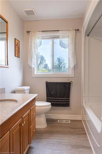 31951 Church Street, Wainfleet, ON - Indoor Photo Showing Bathroom