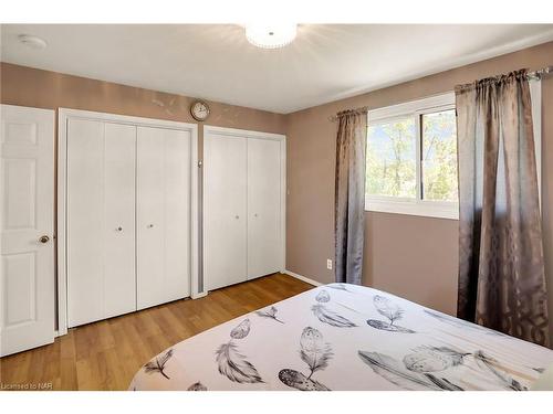 18 Madison Street, Fort Erie, ON - Indoor Photo Showing Bedroom