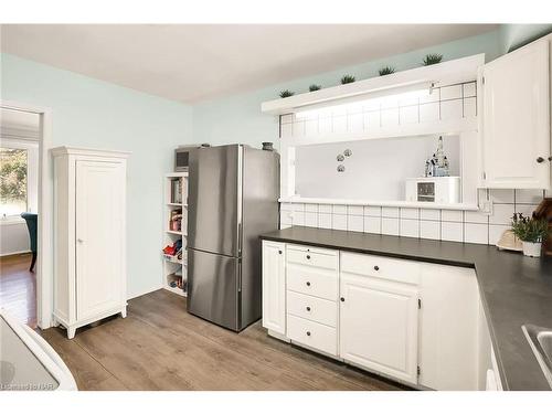 18 Madison Street, Fort Erie, ON - Indoor Photo Showing Kitchen