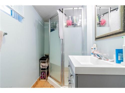 30 Lasalle Street, Welland, ON - Indoor Photo Showing Bathroom
