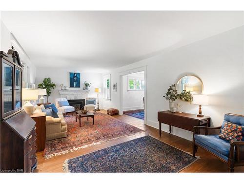 37 Ricardo St Street, Niagara-On-The-Lake, ON - Indoor Photo Showing Living Room