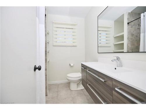 30 Colonial Street, Welland, ON - Indoor Photo Showing Bathroom