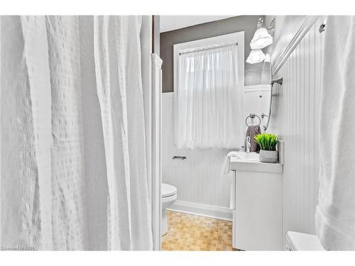 29 Fawell Avenue, St. Catharines, ON - Indoor Photo Showing Bathroom