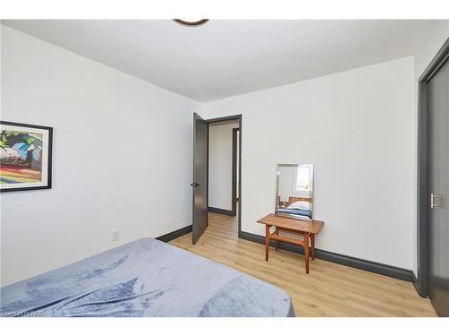 354 Albany Street, Fort Erie, ON - Indoor Photo Showing Bedroom