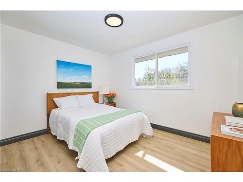 354 Albany Street, Fort Erie, ON - Indoor Photo Showing Bedroom