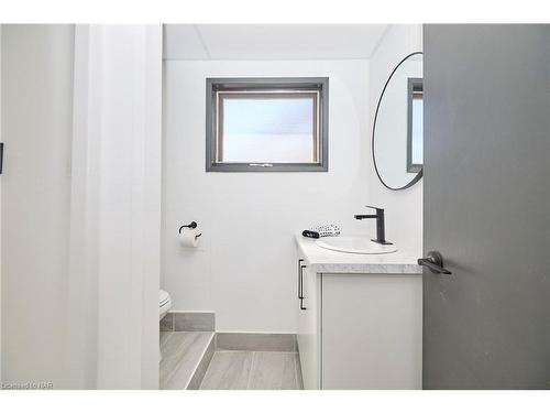 354 Albany Street, Fort Erie, ON - Indoor Photo Showing Bathroom