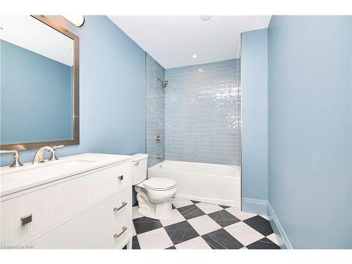1007-7711 Green Vista Gate, Niagara Falls, ON - Indoor Photo Showing Bathroom
