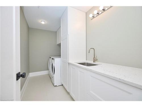 1007-7711 Green Vista Gate, Niagara Falls, ON - Indoor Photo Showing Laundry Room