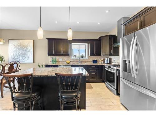 4776 Victor Drive, Niagara Falls, ON - Indoor Photo Showing Kitchen With Upgraded Kitchen
