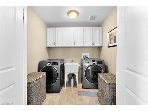 4776 Victor Drive, Niagara Falls, ON - Indoor Photo Showing Laundry Room