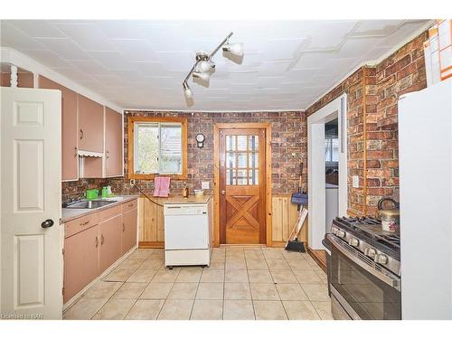 268 Phipps Street, Fort Erie, ON - Indoor Photo Showing Kitchen