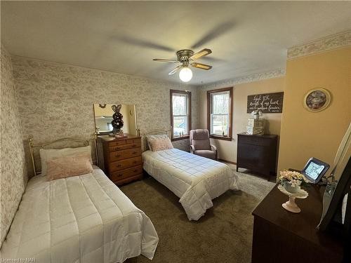 8845 Lyons Creek Rd Road, Niagara Falls, ON - Indoor Photo Showing Bedroom