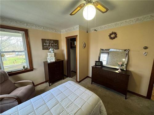 8845 Lyons Creek Rd Road, Niagara Falls, ON - Indoor Photo Showing Bedroom