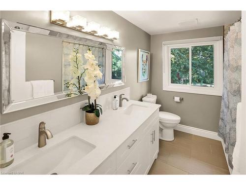 29 Melrose Drive, Niagara-On-The-Lake, ON - Indoor Photo Showing Bathroom