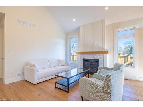 60 Topham Boulevard, Welland, ON - Indoor Photo Showing Living Room With Fireplace
