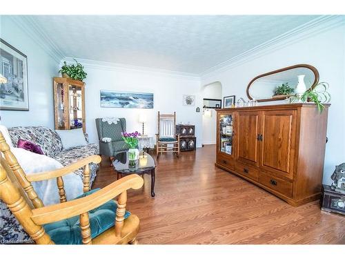 516 Sutherland Avenue, Welland, ON - Indoor Photo Showing Living Room