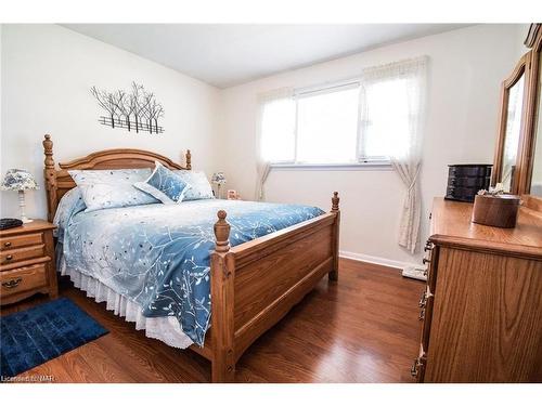516 Sutherland Avenue, Welland, ON - Indoor Photo Showing Bedroom