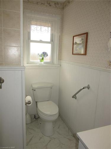 516 Sutherland Avenue, Welland, ON - Indoor Photo Showing Bathroom