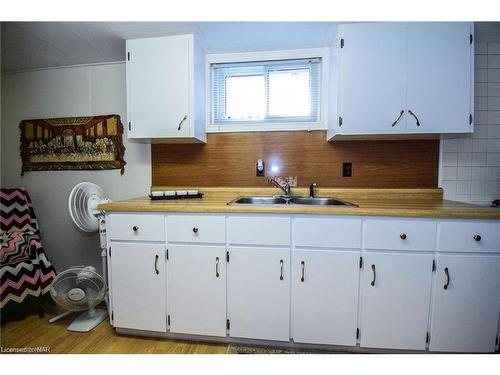 516 Sutherland Avenue, Welland, ON - Indoor Photo Showing Kitchen With Double Sink