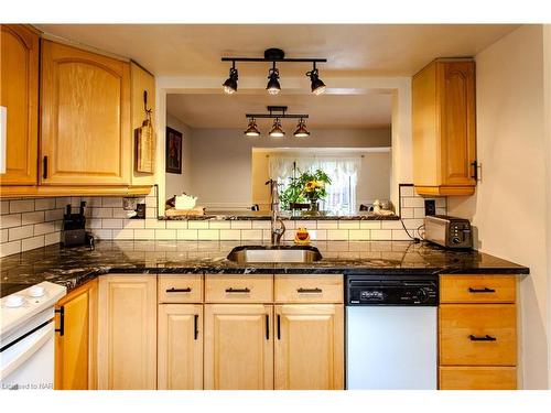 8-50 Lakeshore Road, St. Catharines, ON - Indoor Photo Showing Kitchen