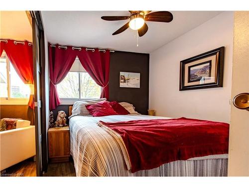 8-50 Lakeshore Road, St. Catharines, ON - Indoor Photo Showing Bedroom
