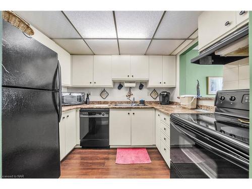 905-5070 Pinedale Avenue, Burlington, ON - Indoor Photo Showing Kitchen