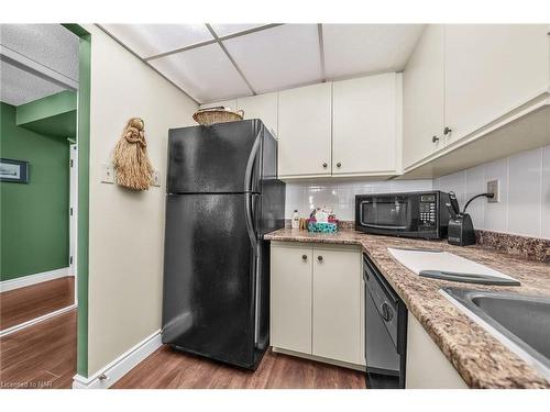 905-5070 Pinedale Avenue, Burlington, ON - Indoor Photo Showing Kitchen