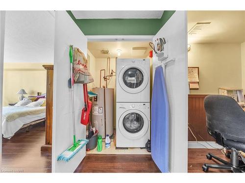 905-5070 Pinedale Avenue, Burlington, ON - Indoor Photo Showing Laundry Room