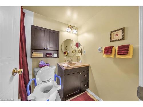 905-5070 Pinedale Avenue, Burlington, ON - Indoor Photo Showing Bathroom