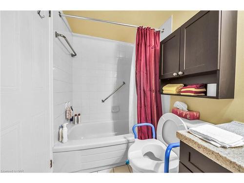 905-5070 Pinedale Avenue, Burlington, ON - Indoor Photo Showing Bathroom