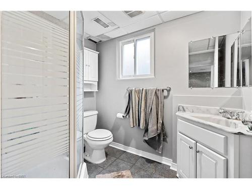 7063 Dirdene Street, Niagara Falls, ON - Indoor Photo Showing Bathroom