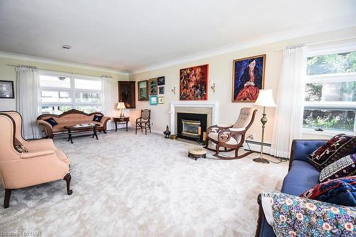 1457 Niagara Boulevard, Fort Erie, ON - Indoor Photo Showing Living Room With Fireplace