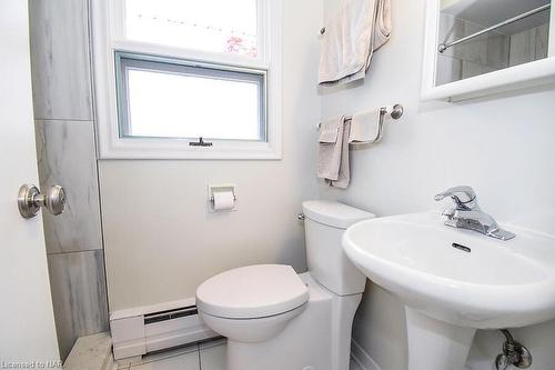 1457 Niagara Blvd Parkway, Fort Erie, ON - Indoor Photo Showing Bathroom