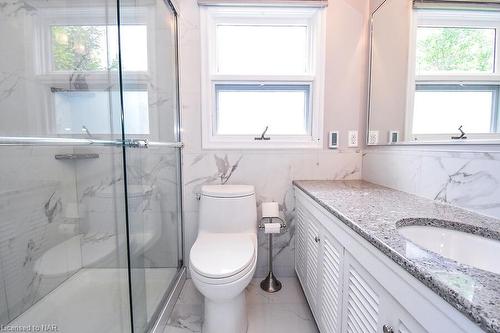 1457 Niagara Boulevard, Fort Erie, ON - Indoor Photo Showing Bathroom