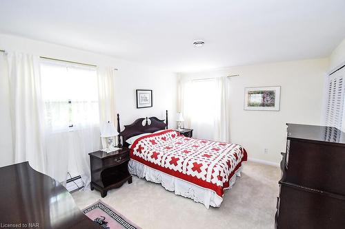 1457 Niagara Blvd Parkway, Fort Erie, ON - Indoor Photo Showing Bedroom