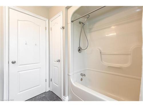 11553 3 Highway, Wainfleet, ON - Indoor Photo Showing Bathroom