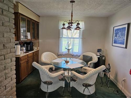 5781 Dixon Street, Niagara Falls, ON - Indoor Photo Showing Dining Room