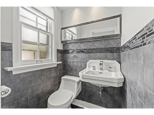 96 Laughlin Avenue, Welland, ON - Indoor Photo Showing Bathroom