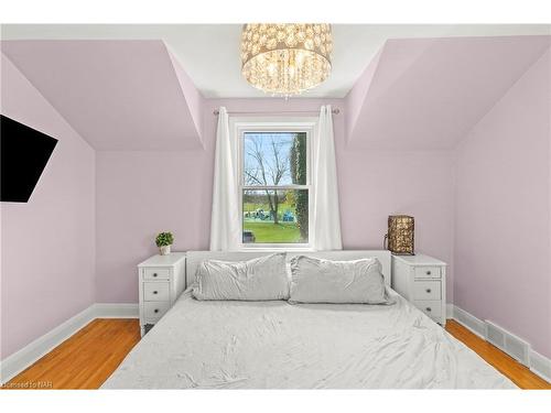 96 Laughlin Avenue, Welland, ON - Indoor Photo Showing Bedroom