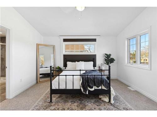 6 Frontier Drive, Virgil, ON - Indoor Photo Showing Bedroom