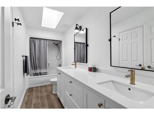 6 Frontier Drive, Virgil, ON - Indoor Photo Showing Bathroom