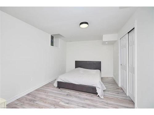 13 Winterberry Blvd Boulevard, Thorold, ON - Indoor Photo Showing Bedroom