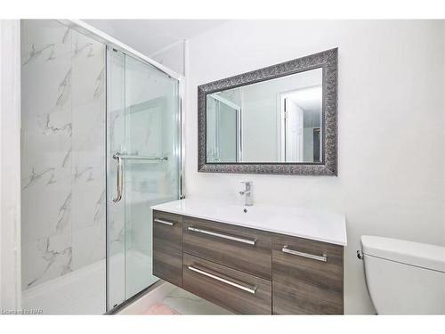 13 Winterberry Blvd Boulevard, Thorold, ON - Indoor Photo Showing Bathroom