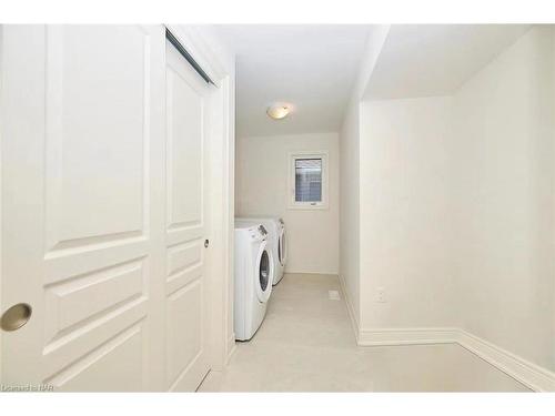 13 Winterberry Blvd Boulevard, Thorold, ON - Indoor Photo Showing Laundry Room