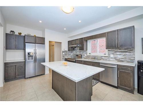 13 Winterberry Blvd Boulevard, Thorold, ON - Indoor Photo Showing Kitchen With Upgraded Kitchen