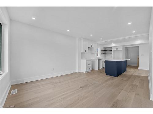 40 Parkview Avenue, Fort Erie, ON - Indoor Photo Showing Kitchen