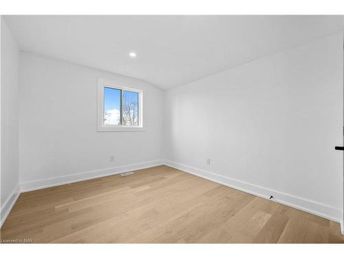 40 Parkview Avenue, Fort Erie, ON - Indoor Photo Showing Other Room
