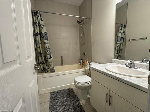 24 Ellis Avenue, St. Catharines, ON - Indoor Photo Showing Bathroom
