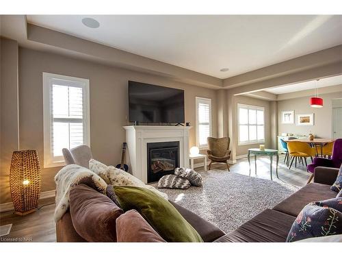 4279 Willick Road, Niagara Falls, ON - Indoor Photo Showing Living Room With Fireplace