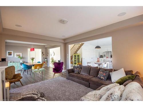 4279 Willick Road, Niagara Falls, ON - Indoor Photo Showing Living Room